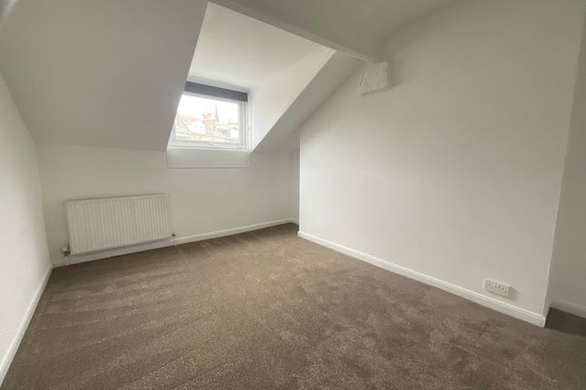 Third Floor Flat, 24 Aberdeen Walk, Scarborough photo 2