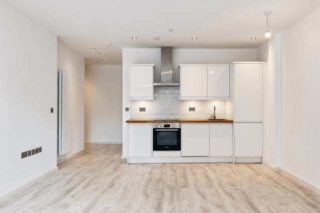 134-136, LONDON photo 4