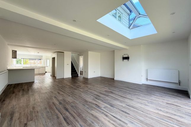 12 Dawnay Close, Scarborough photo 2
