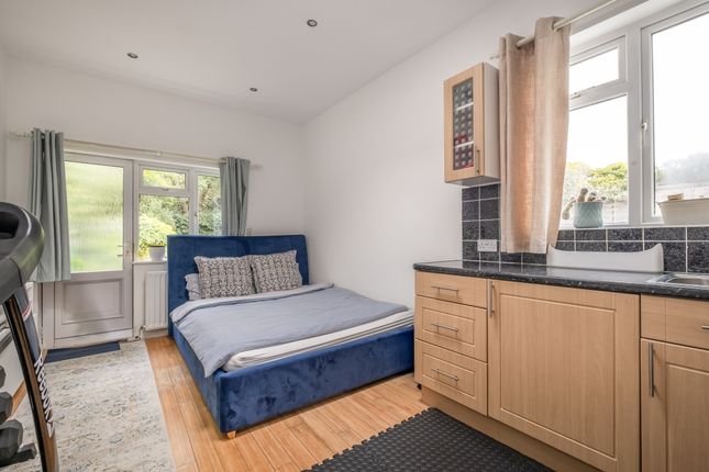 12-Staveley-Road-...