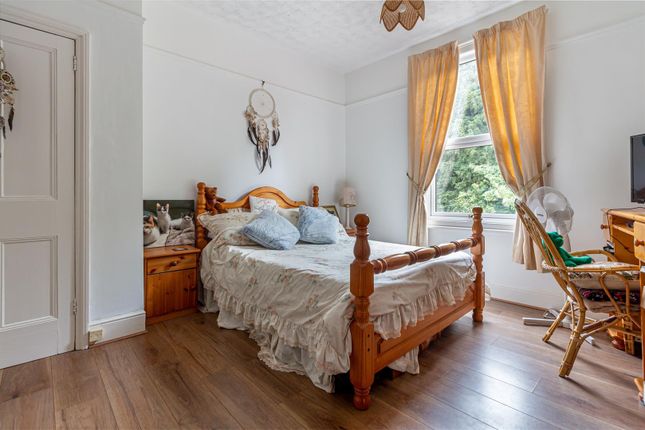 Town house for sale in London Road, Worcester