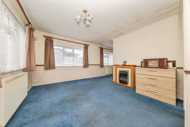 42, Grange Farm Park, Whitehall Road, Colchester photo 4