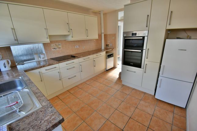 Canterbury Close, Ferndown photo 3