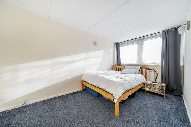 Flat for sale in Finsbury Park, London N4,