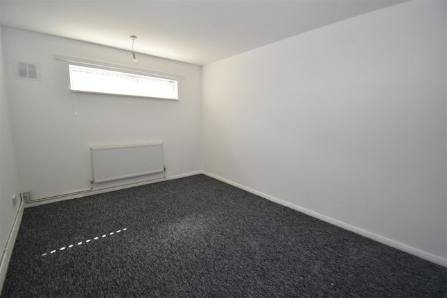20, Upper Ride, Coventry photo 5