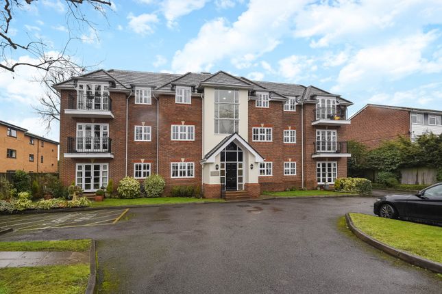 Thumbnail Flat to rent in Henley Lodge, 37 Rydens Road, Walton-On-Thames