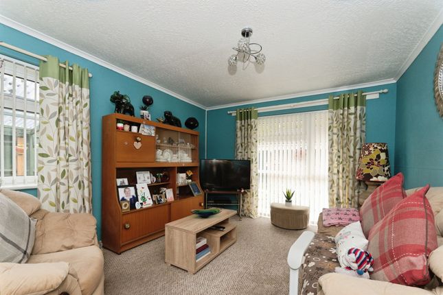 5, Barrington Close, SWINDON photo 2