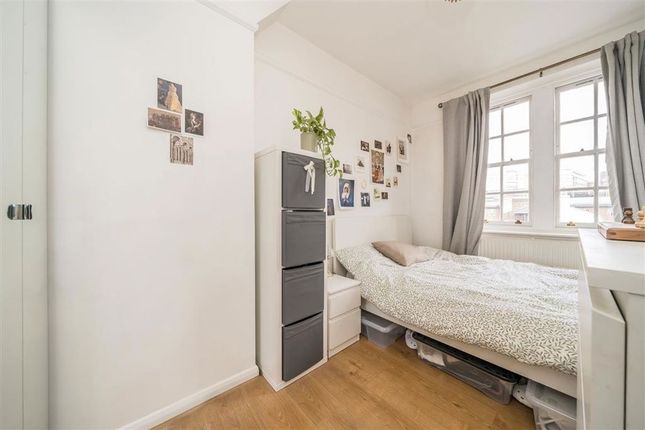 Flat 8, T Block, Peabody Estate, London photo 3