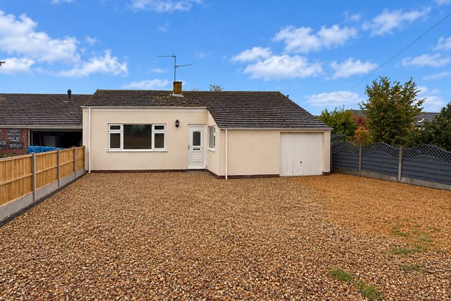 3-bed bungalow on Middlegate, Bassingham, £250,000