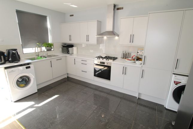 37, Lawrence Crescent, EDGWARE photo 4