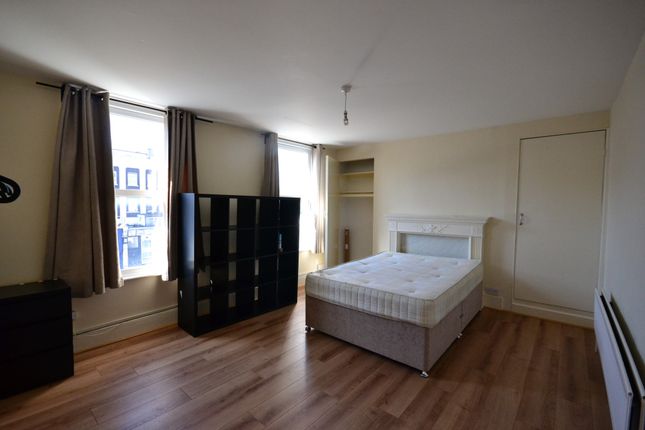 Thumbnail Flat to rent in New Cross Road, London