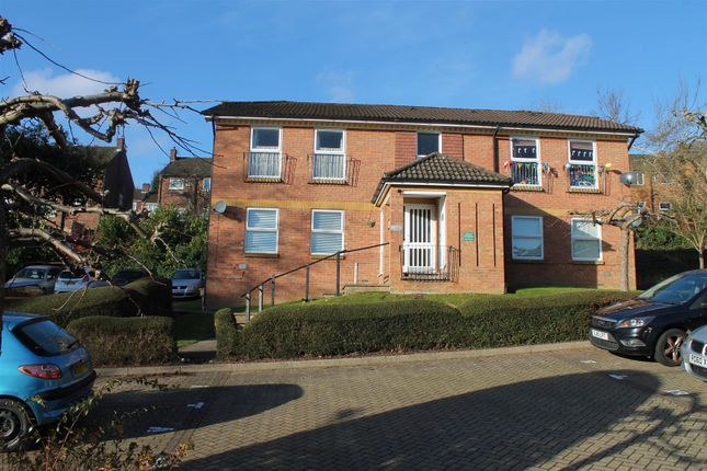 Flat to rent in Lower Furney Close, High Wycombe
