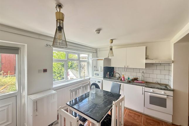 17, Marquis Close, Wembley photo 5