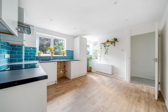 21, Merrow Court, Guildford photo 2