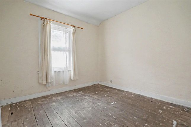32, Hampden Road, KINGSTON UPON THAMES photo 3