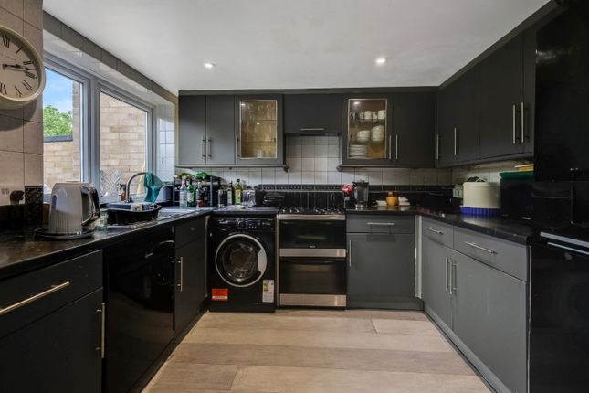 36 Ardleigh, Basildon, Essex photo 4
