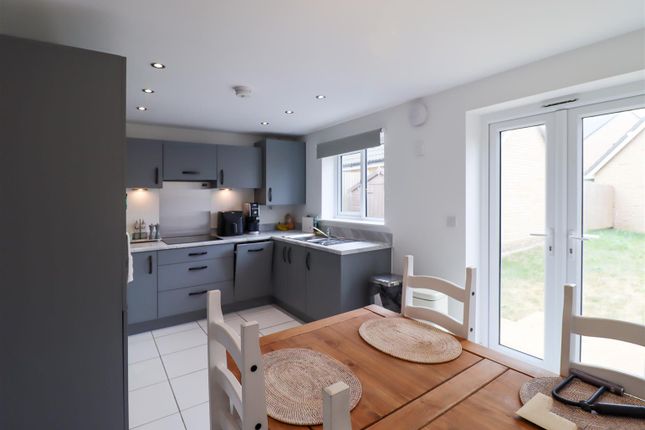 4, Medlar Close, Ely photo 3
