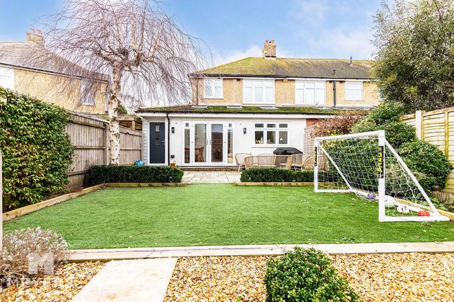 24, Cranleigh Close, Bournemouth photo 4