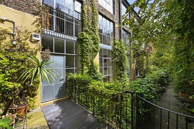 Maisonette for sale in Heneage Street, London