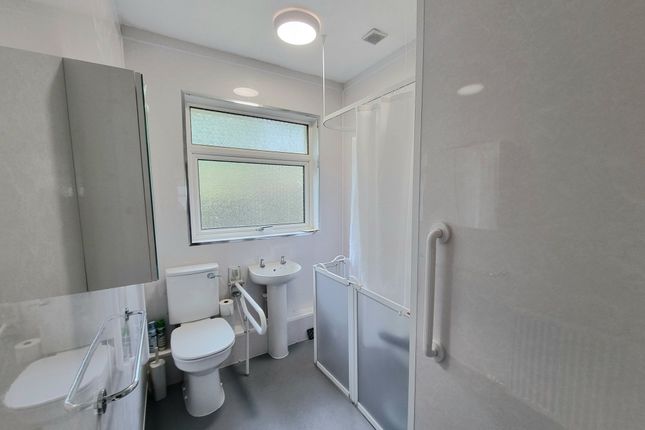 5 Mount Earl Close, Bridgend photo 4