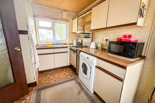 Mobile/park home for sale in The Spinney, Sacketts Grove, Jaywick Lane, Clacton-On-Sea