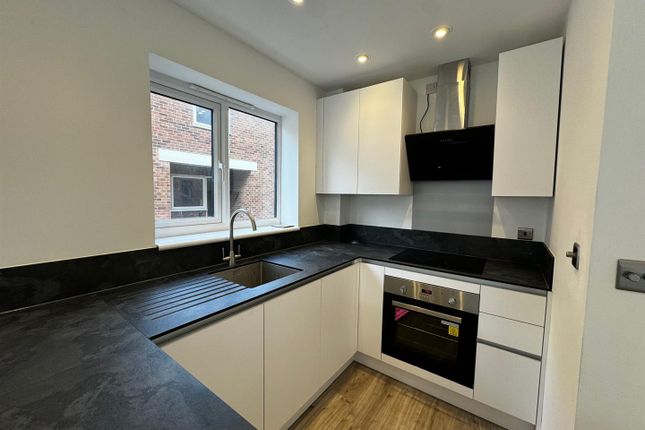 Flat 2, Imperial Court, 22 Bannings Vale, Brighton photo 2
