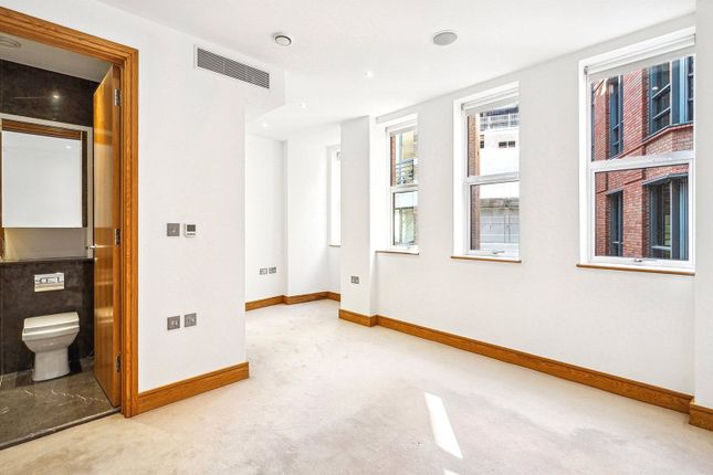 Flat 3, 7, Ludgate Broadway, London photo 4