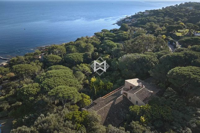 Detached house for sale in Saint-Tropez, 83990, France