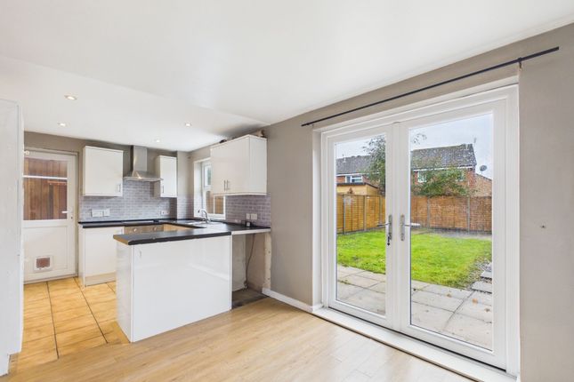 14 Hazlitt Croft, Cheltenham photo 2