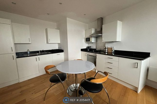 Thumbnail Flat to rent in Clarendon Road, London