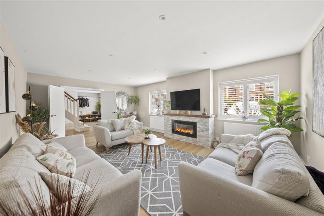 45, Highfield Drive, Uxbridge photo 3