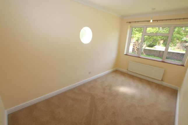 3, Cuckoo Lane, Woking photo 4