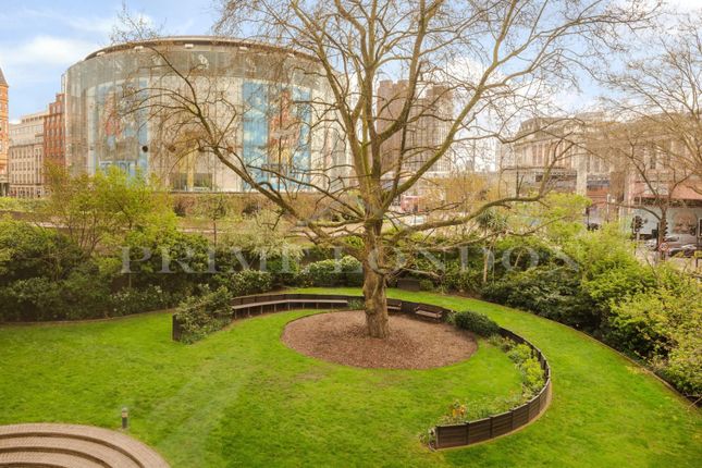 Flat for sale in Whitehouse Apartments, South Bank, London