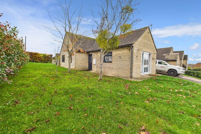 3-bed bungalow on Roseallea,, The Ridge, Stroud, £399,950