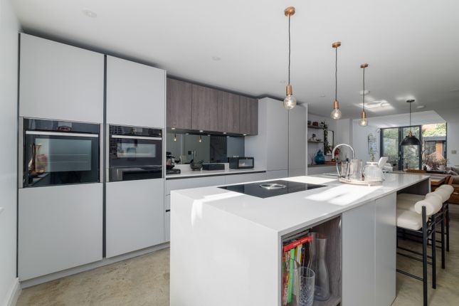 25, Guildford Grove, London photo 4