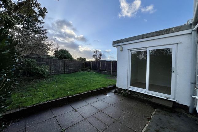 28, Llwyn Y Bryn, Ammanford photo 4