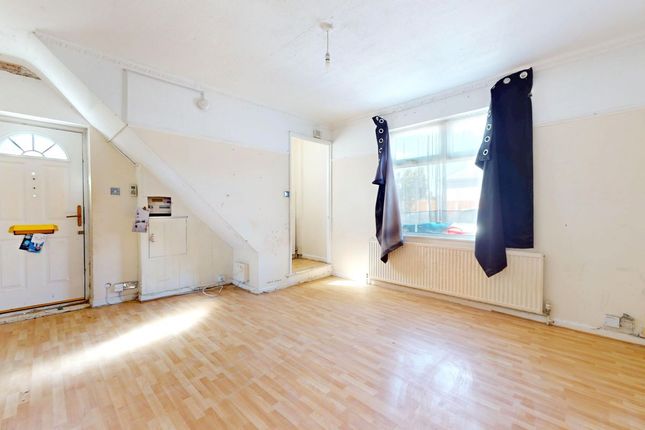 25, Alleyndale Road, Dagenham photo 2