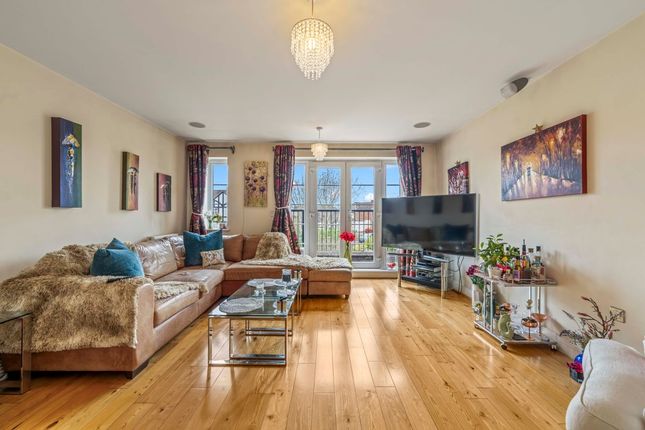 2 Quiberon Court, 2 Quiberon Court, Sunbury-On-Thames photo 4