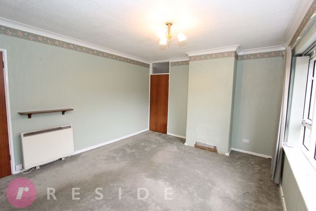 8, Liskeard Close, Rochdale photo 2