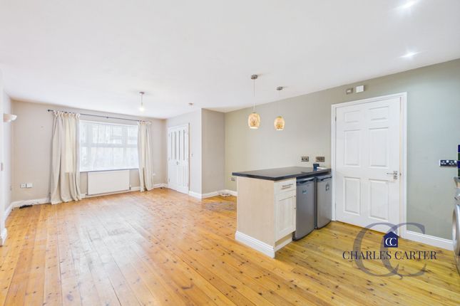 2 Farriers Close, Cheltenham photo 4