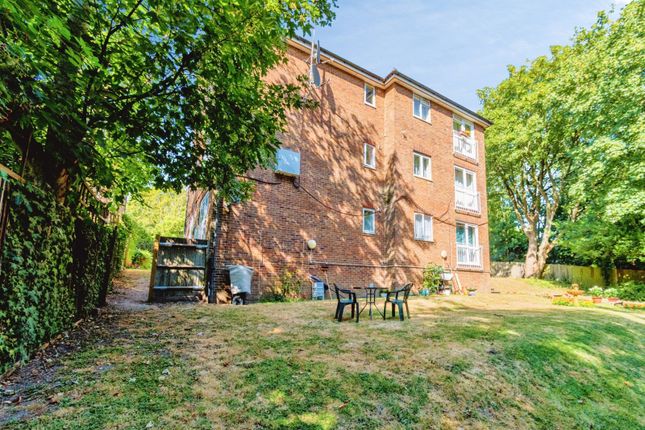 Flat 6, Moselle Court, 164, Millbrook Road East, Hampshire photo 2