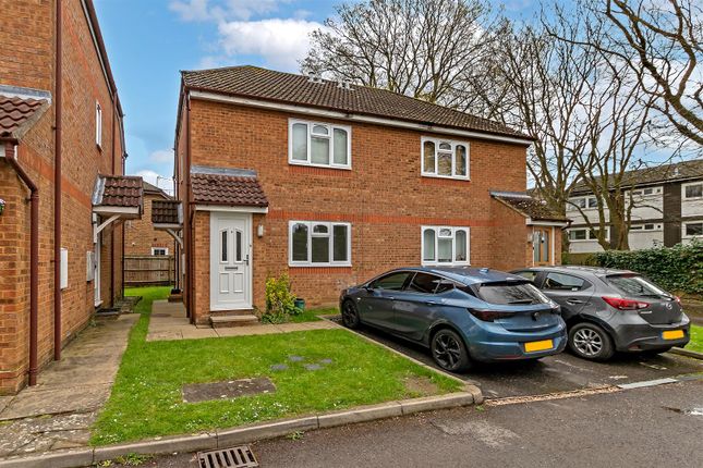 Flat to rent in Baytree Close, Park Street, Hertfordshire