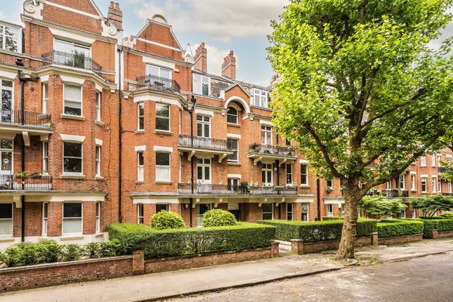 Flat for sale in Grantully Road, London