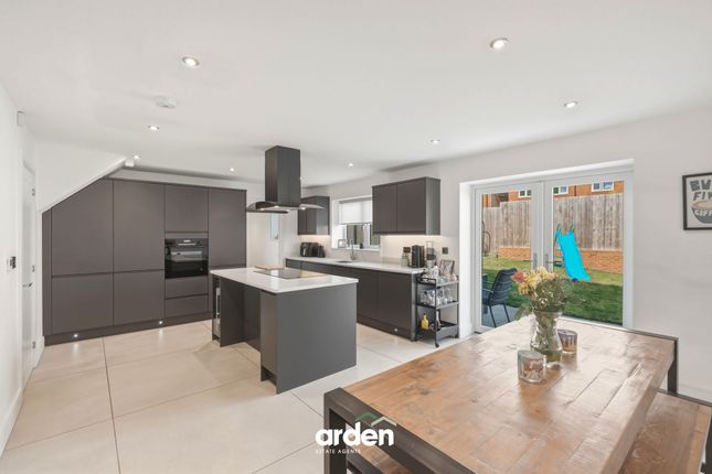 6 Woodland Court, Droitwich photo 3