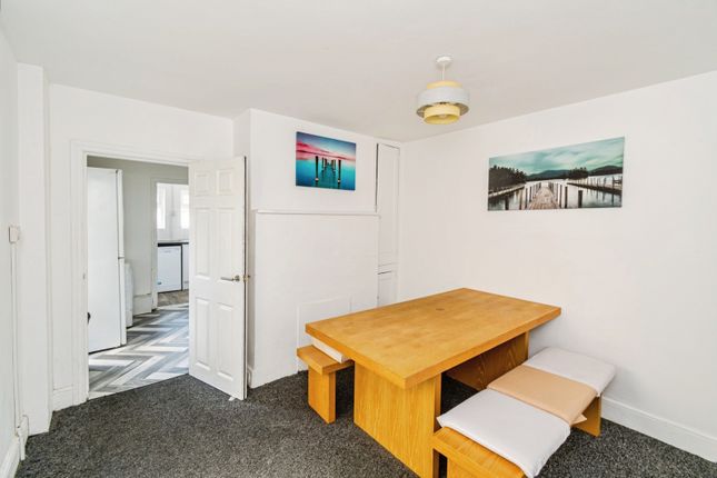 2, Carlton Road, Hampshire photo 5