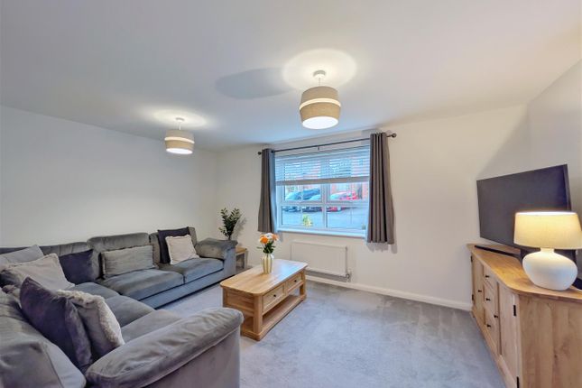 26, Cooke Way, Lydney photo 3