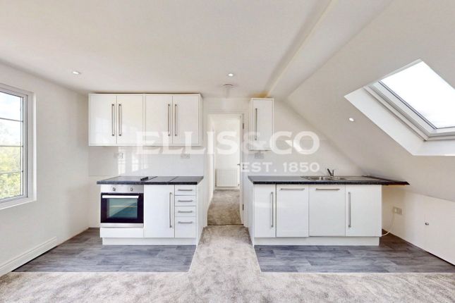 Thorn Close, Northolt photo 3