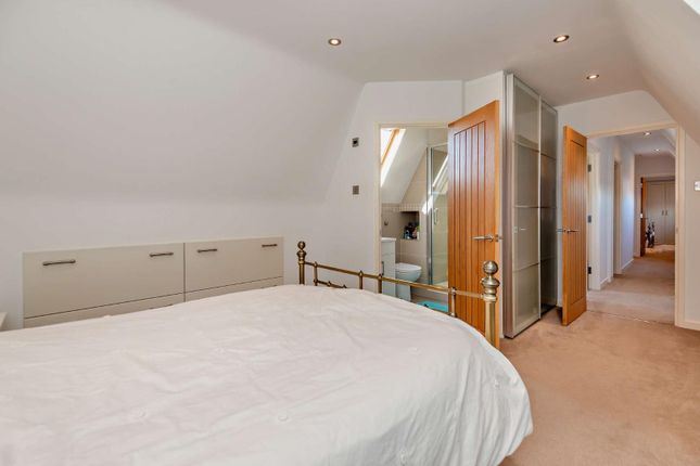 8638836-Interior16-800.Jpg