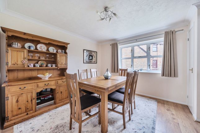 14 Toby Gardens, Tonbridge photo 4