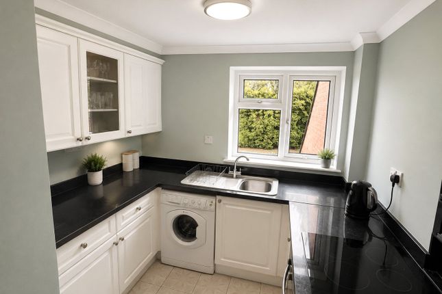 Flat 34, Adam Court,, New Penkridge Road, Staffordshire photo 4